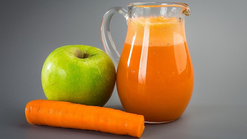 How to make delicious and healthy carrot and apple juice