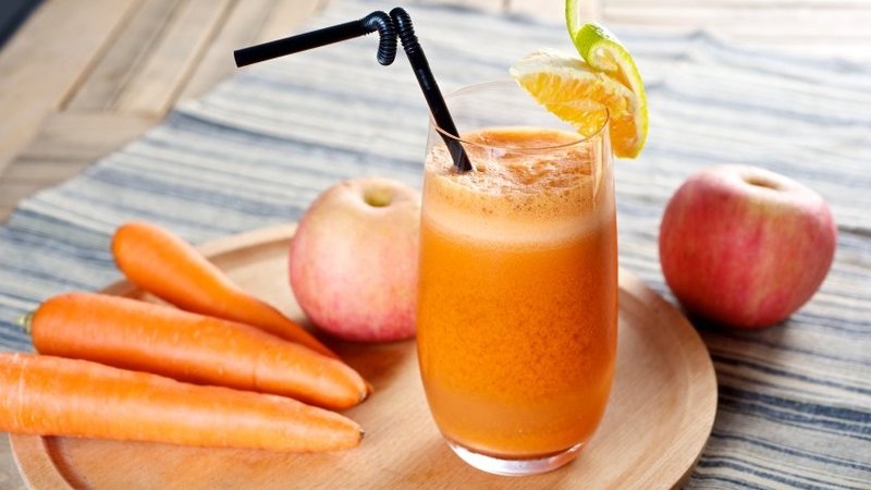 How to make delicious and healthy carrot and apple juice