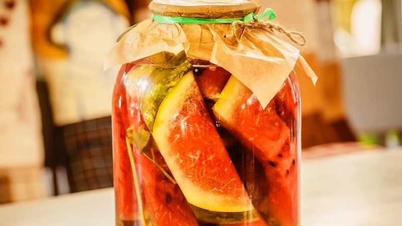 How to prepare salted watermelons in jars without sterilization