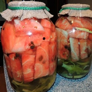 How to prepare salted watermelons in jars without sterilization