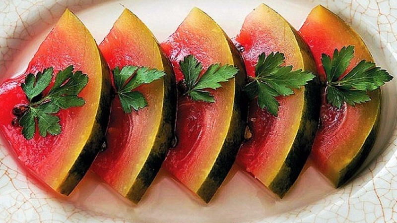 How to prepare salted watermelons in jars without sterilization