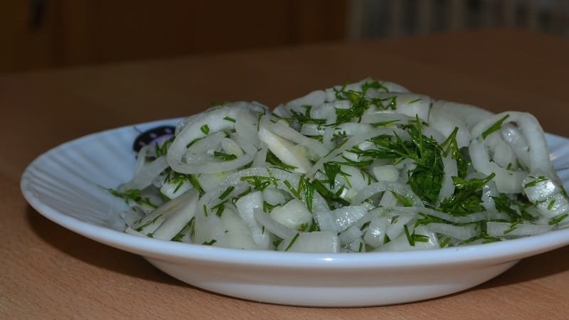 The most delicious recipes: how to pickle onions in vinegar