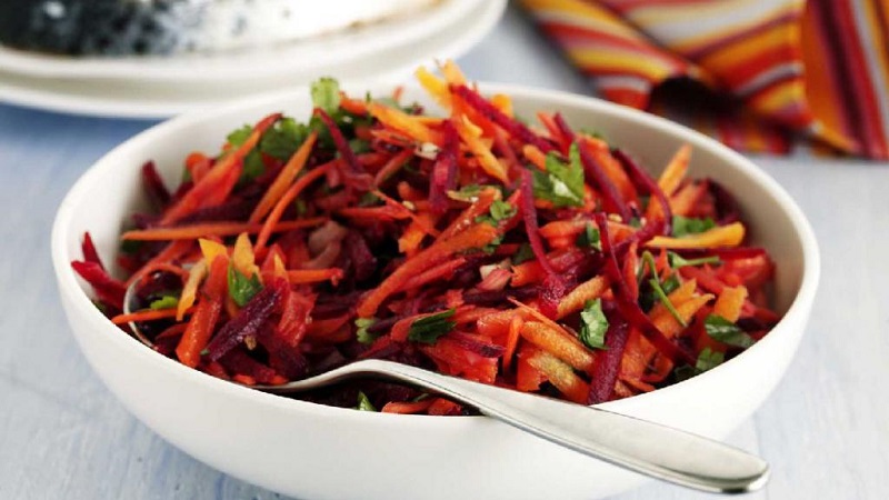 Calorie content, vitamins and nutritional value of fresh and cooked carrots