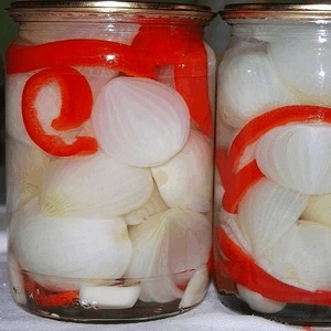 The best recipes for pickled onions for the winter at home