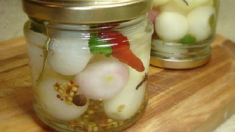 The best recipes for pickled onions for the winter at home