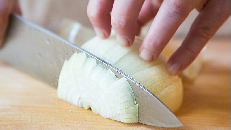 How to keep onions for the winter and can they be frozen
