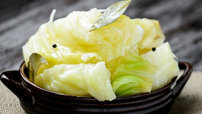 Step-by-step instructions on how to properly pickle cabbage with hot peppers: recipe variations
