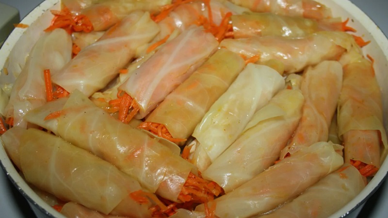 Step-by-step instructions on how to properly pickle cabbage with hot peppers: recipe variations