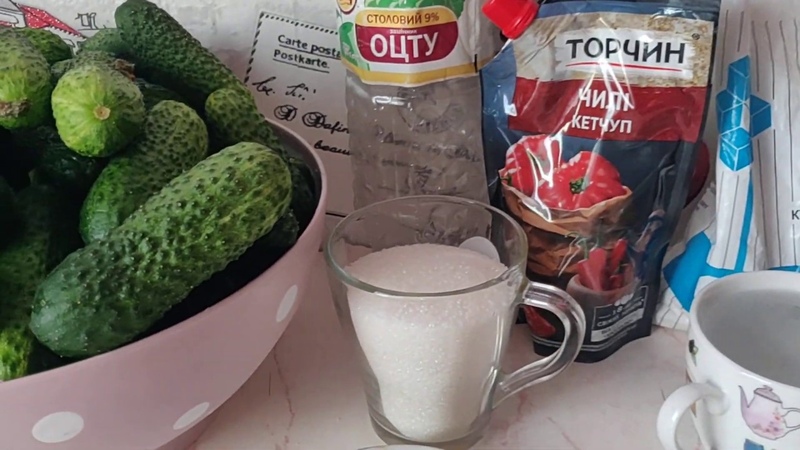 An easy way to make chili ketchup cucumbers without sterilizing