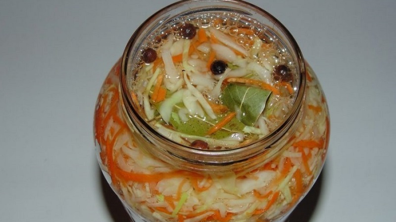 Simple and delicious recipes for salting cabbage in brine with salt and sugar