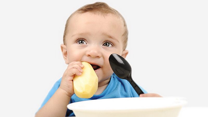 Dealing with the questions why the child eats raw potatoes and is it harmful