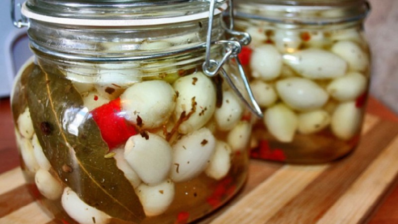 Onions for the winter in jars: how to salt properly