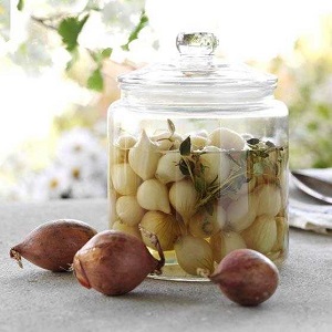 Onions for the winter in jars: how to salt properly