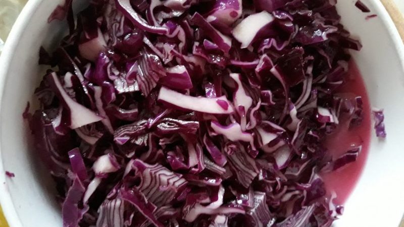 Simple and tasty ways to pickle red cabbage for the winter in jars