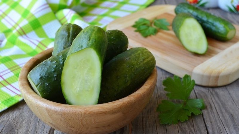 Simple and delicious ways to dry pickle cucumbers in a jar, bag and barrel