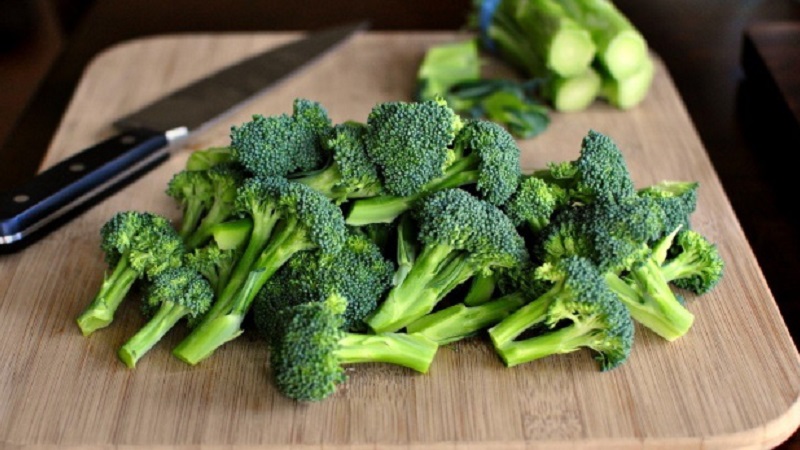 Delicious recipes for making pickled broccoli for the winter from experienced housewives