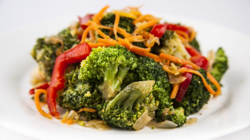Delicious recipes for making pickled broccoli for the winter from experienced housewives