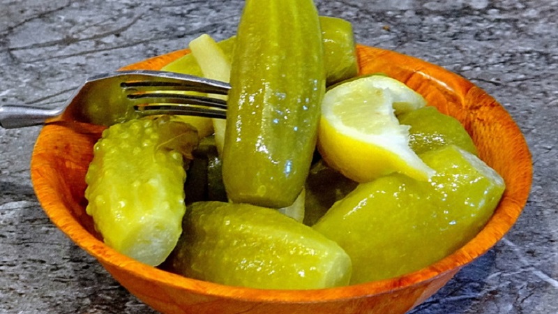 Recipes for delicious preparations of cucumbers with lemon for the winter in liter jars