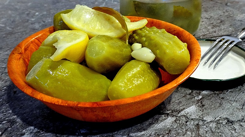 Recipes for delicious preparations of cucumbers with lemon for the winter in liter jars
