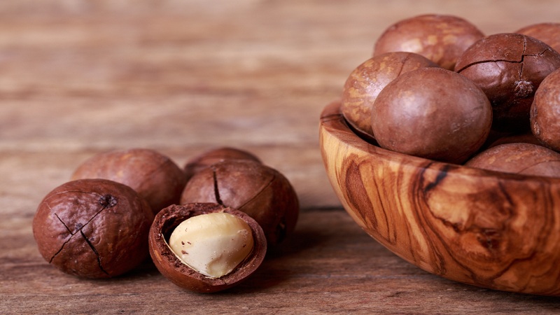 Why macadamia nut is useful and harmful for women: composition, application, reviews