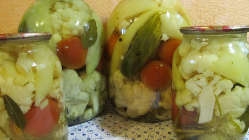 The most delicious assorted recipes with cauliflower, cucumbers and tomatoes for the winter