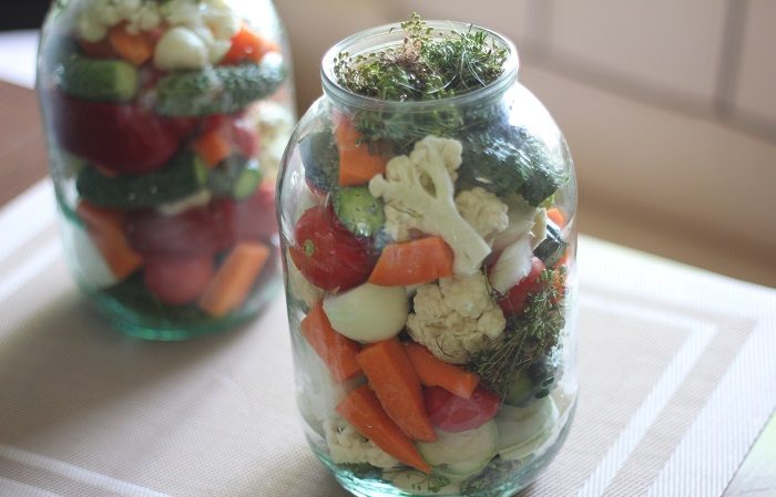 The most delicious assorted recipes with cauliflower, cucumbers and tomatoes for the winter