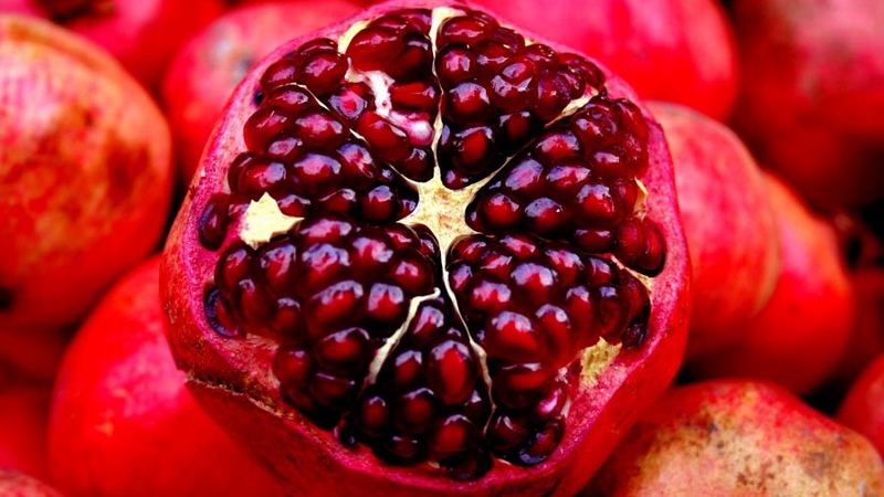 Is there a pomegranate without seeds and how to distinguish it from the usual