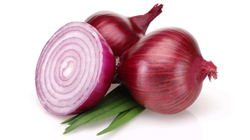 Compare how red onions differ from ordinary ones and choose the best one