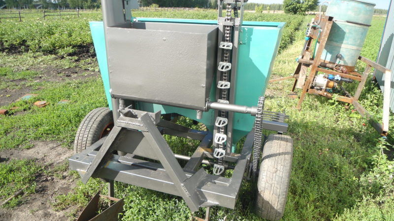 How to make a two-row potato planter yourself