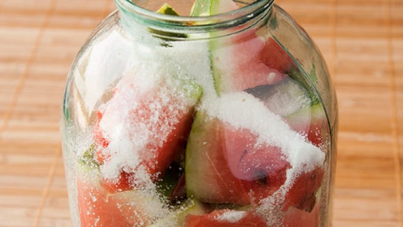 How easy and delicious to prepare pickled watermelons for the winter in jars without sterilization