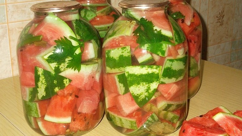 How easy and delicious to prepare pickled watermelons for the winter in jars without sterilization
