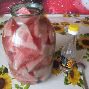 How easy and delicious to prepare pickled watermelons for the winter in jars without sterilization