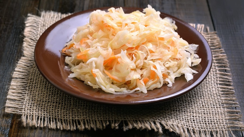 Simple and delicious recipes for making sauerkraut with vinegar