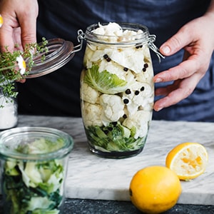 Recipes for delicious crispy pickled cauliflower for the winter