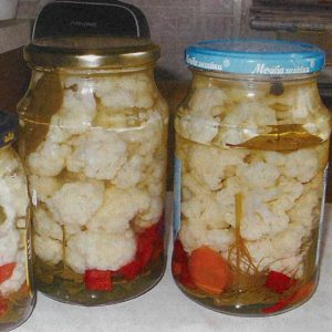 Recipes for delicious crispy pickled cauliflower for the winter