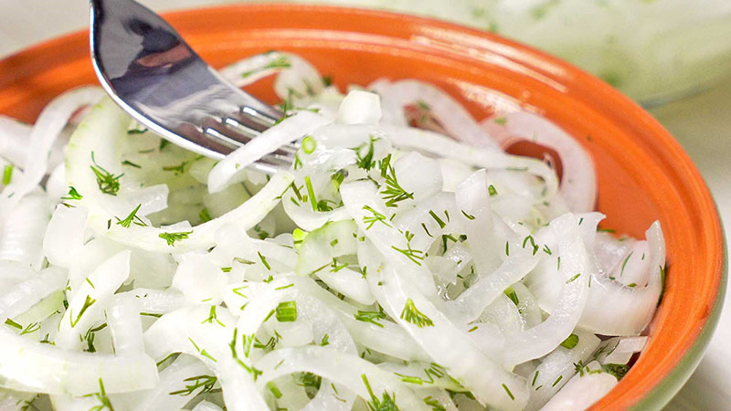 How to cook delicious pickled onions in half rings for the winter