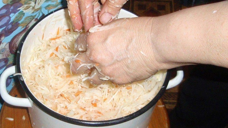 Why it is impossible to salt and sour cabbage in an aluminum container