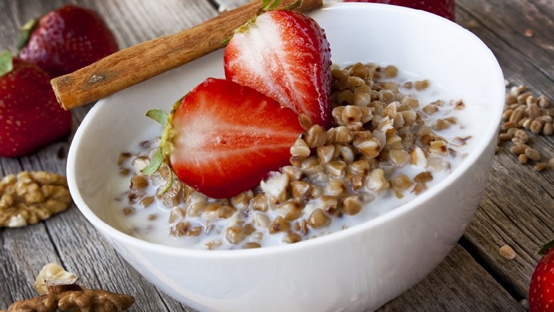 Is it possible to eat buckwheat with milk: what are the benefits and harms of such a combination