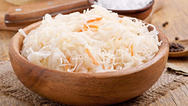 Salt cabbage in jars in a cold way for the winter: recipes and recommendations for storage