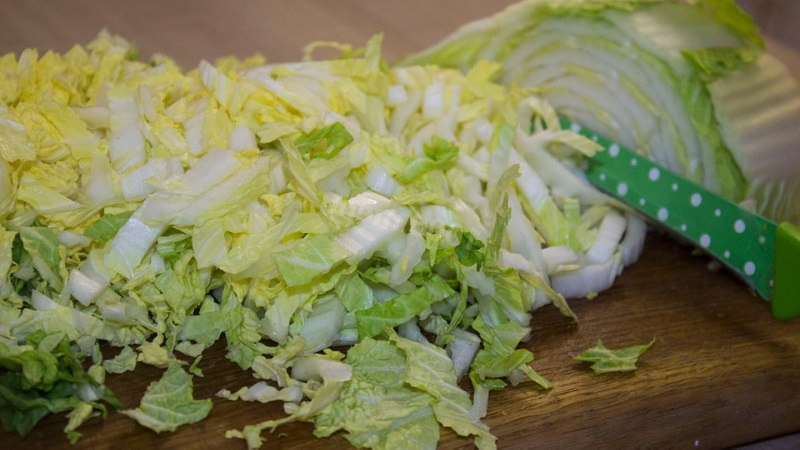 Ways to keep Chinese cabbage for the winter at home fresh, canned and frozen
