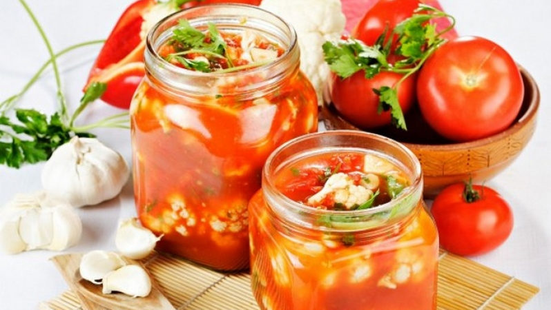 How to prepare cauliflower in tomato juice for the winter: recipes