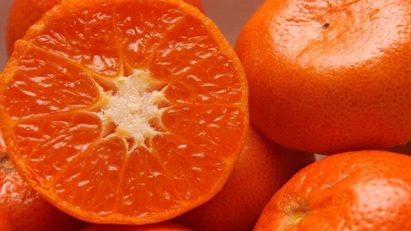 What is the Difference Between Clementines and Tangerines and What's Healthier