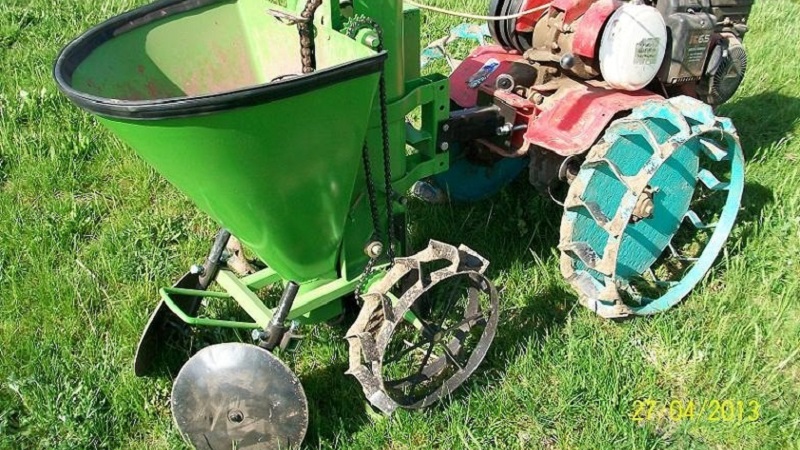 How to dig potatoes with a walk-behind tractor