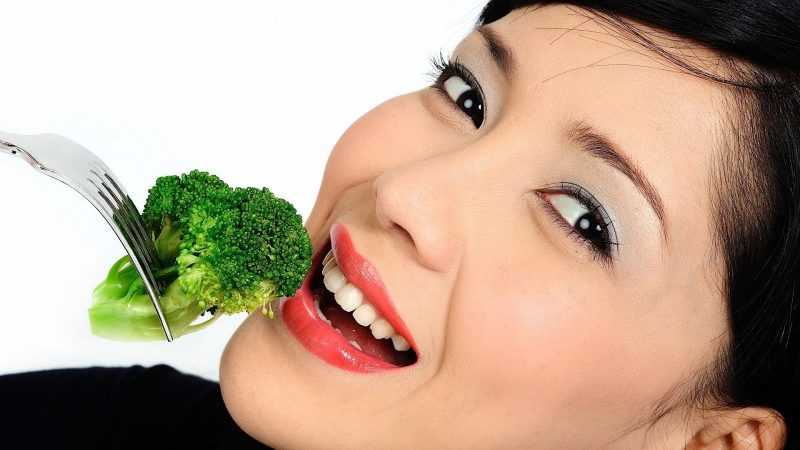 Is broccoli useful for weight loss and in what form and quantity to include it in the diet