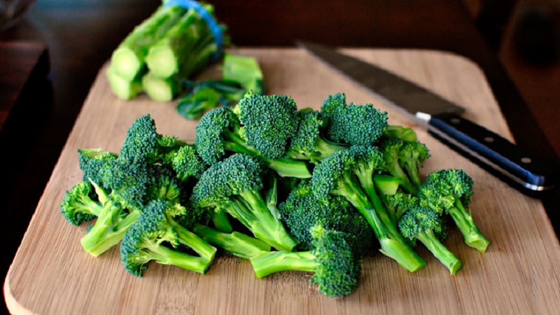 The benefits and harms of broccoli for women