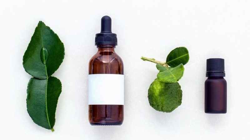 Why are kaffir lime leaves useful and how to use them in cooking and aromatherapy