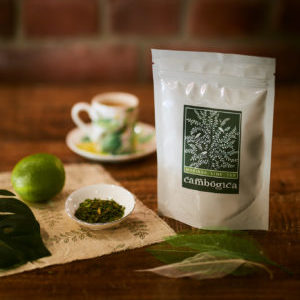 Why are kaffir lime leaves useful and how to use them in cooking and aromatherapy