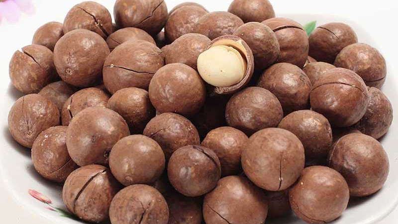 How and how much macadamia nut is consumed