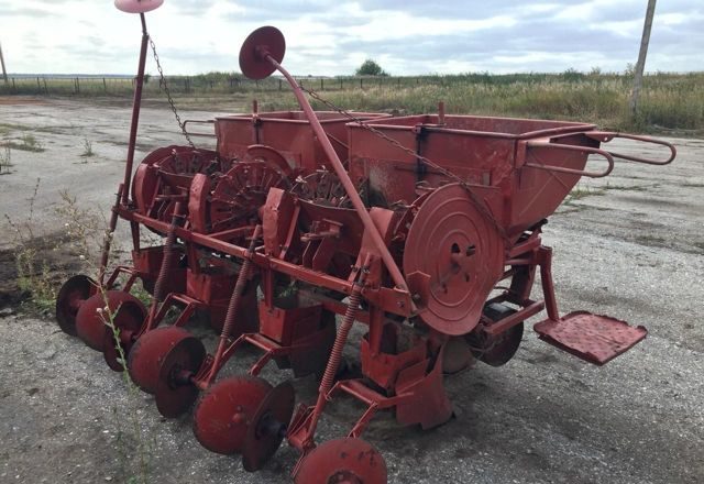 Overview of the model of mounted potato planter SN 4B