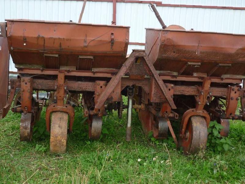 Overview of the model of mounted potato planter SN 4B
